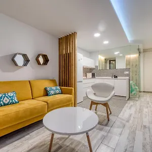 https://moderno-y-luminoso-apartamento-en-las-canteras.in-canary-islands.com